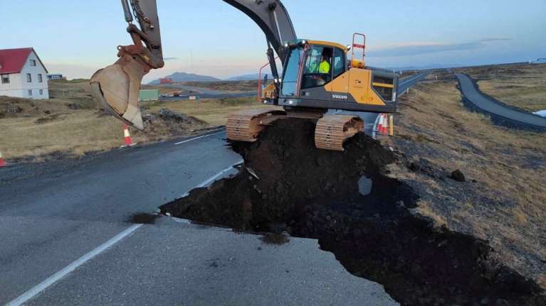 Ισλανδία: 900 σεισμικές δονήσεις μέσα σε 14 ώρες ενώ δεν αποκλείεται ηφαιστειακή έκρηξη [βίντεο, εικόνες]