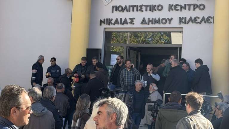 Αγρότες: Σκληραίνουν τη στάση τους - Αποφάσισαν μπλόκα στις εθνικές οδούς  - Κλείνουν λιμάνια και τελωνεία