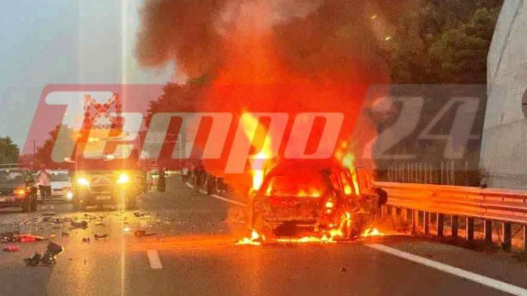Φρικτό τροχαίο στην Ολυμπία Οδό: Πήρε φωτιά αυτοκίνητο μετά από σύγκρουση - Απανθρακώθηκε ο οδηγός [βίντεο]