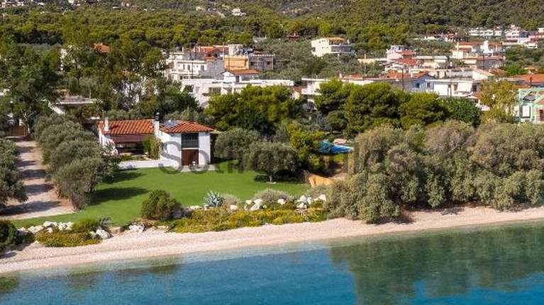 Το εξοχικό των Παπανδρέου πωλείται έναντι 1,8 εκατ. ευρώ- Εδώ &quot;μόνασε&quot; η Μαργαρίτα [εικόνες]