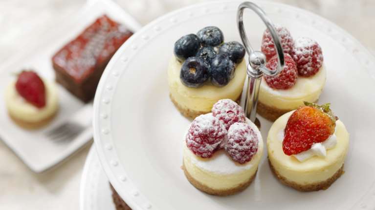 Εορτολόγιο: Ποια ονόματα γιορτάζουν σήμερα, Σάββατο 8 Απριλίου