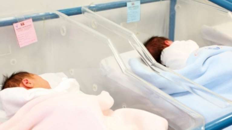 Γκάφα από μαιευτήριο στη Λάρισα: Εδωσε λάθος μωρό σε μητέρα [βίντεο]