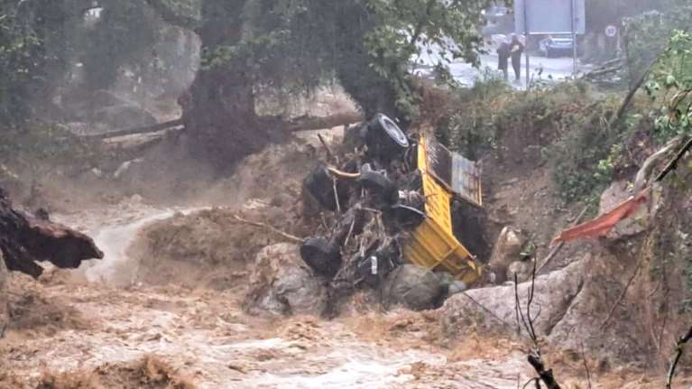 Μετά τις φωτιές, ήρθαν οι πλημμύρες: Η κυβέρνηση αντιμέτωπη με άλλο ένα ακραίο φαινόμενο - Ερωτήματα για την προετοιμασία