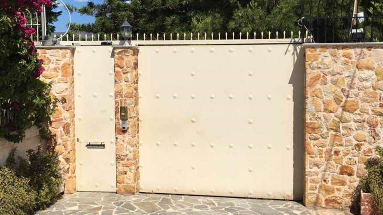 &quot;Μένουμε απάτη&quot;: Ο γιατρός μαϊμού θα έχτιζε κλινική του ...Βατικανού στη Γλυφάδα