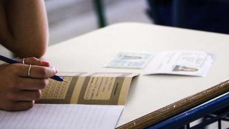 Πανελλαδικές 2021: Βάση &quot;κόφτης&quot; και δύο μηχανογραφικά για την εισαγωγή στα Πανεπιστήμια - Τι αλλάζει στις εξετάσεις