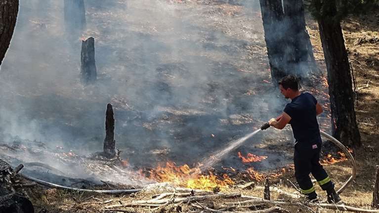 Μαίνεται η φωτιά στη Ρόδο: Νέο μήνυμα 112 για εκκένωση των οικισμών Ασκληπιείο και Κιοττάρι