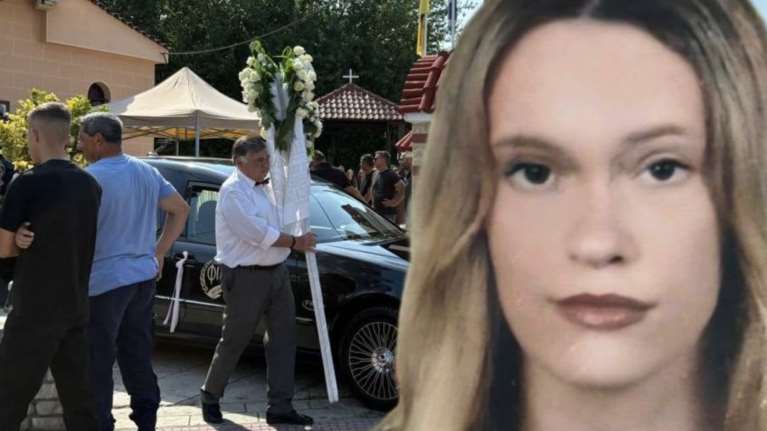 Λάρισα: Θρήνος στην κηδεία της 18χρονης που πέθανε μετά τη διπλή ανακοπή καρδιάς στο γυμναστήριο