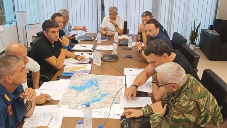 Κακοκαιρία: Έκτακτη σύσκεψη στη Λάρισα υπό τον Κικίλια - Ήχησε το 112 σε Θεσσαλία, Σποράδες, Φθιώτιδα και Βόρεια Εύβοια