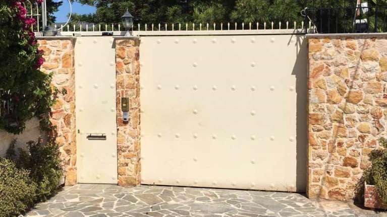 Η απίστευτη υπόθεση με τον γιατρό &quot;μαϊμού&quot;: Πώς εξαπατούσε καρκινοπαθείς - &quot;Καρφώθηκε&quot; μέσα σε χειρουργείο