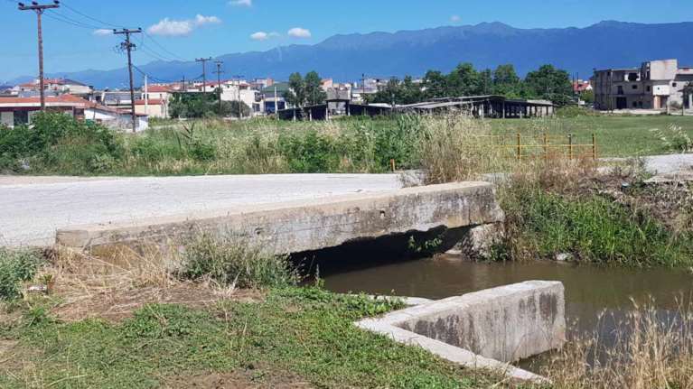 Νεκρό βρέφος σε αρδευτικό κανάλι: Χειροπέδες σε παππού, θείο και μία ανήλικη