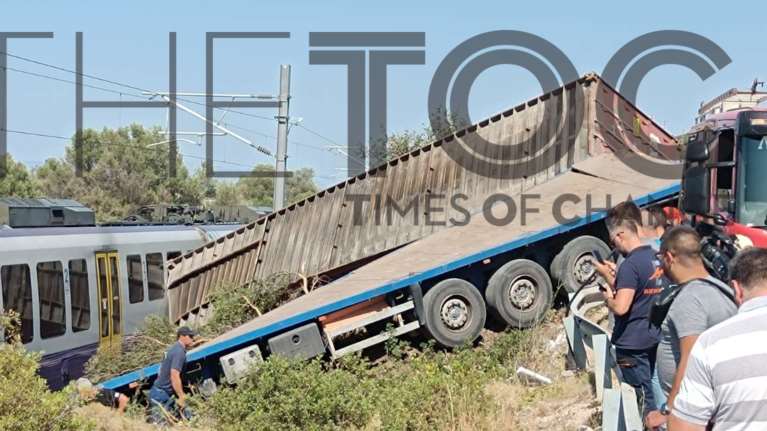 Αυλίδα: Τρένο με 130 επιβάτες συγκρούστηκε με φορτηγό - Τρεις οι ελαφρά τραυματίες, δύο παιδιά ανάμεσά τους [Εικόνες - Βίντεο]