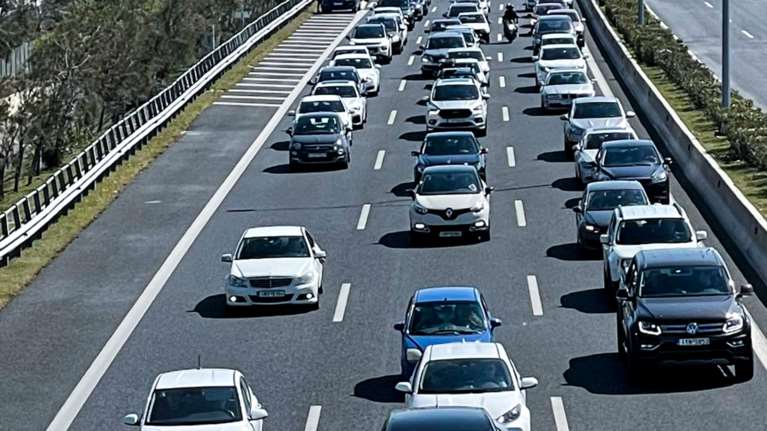 Live: Τεράστιο μποτιλιάρισμα στην Αττική οδό - Καθυστερήσεις άνω των 30 λεπτών, λόγω έργων