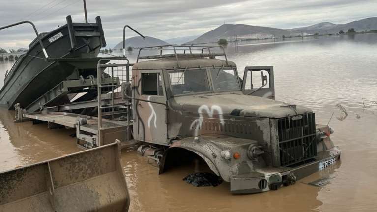 Η Καθημερινή αποκαλύπτει το αλαλούμ τις πρώτες ώρες της καταστροφής- Τα χωριά πνίγονταν, οι πυροσβέστες και ο Στρατός άφαντοι