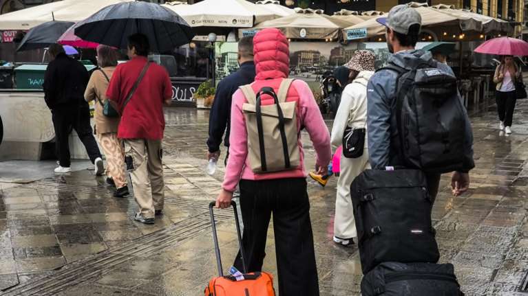 Ο καιρός σήμερα: Επιμένουν οι καταιγίδες και οι ισχυροί άνεμοι, πέφτει κι άλλο η θερμοκρασία - Πότε θα βρέξει στην Αττική