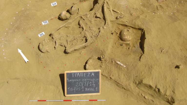 Εντυπωσιακά ευρήματα αποκαλύφθηκαν στη μυκηναϊκή νεκρόπολη της Τραπεζάς Αιγίου [Εικόνες]