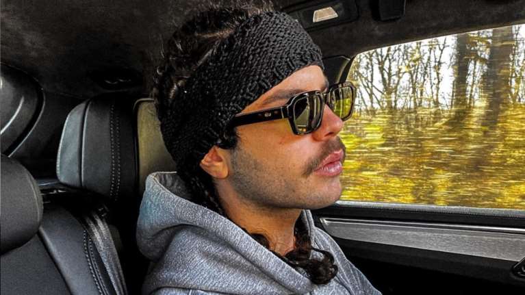 Άγγελος Λάτσιος: Πρωτοχρονιά με κολύμπι με θέα τον Ναό του Ποσειδώνα στο Σούνιο