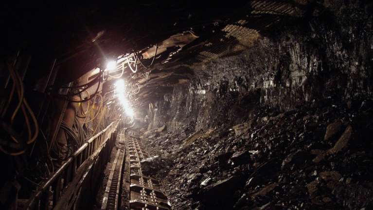 Κατέρρευσε στοά στα μεταλλεία της Φωκίδας – Επιχείρηση απεγκλωβισμού ενός χειριστή μηχανήματος