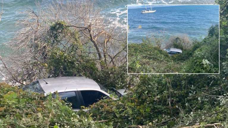 Κέρκυρα: Γυναίκα έπεσε σε γκρεμό με το αμάξι - Την έσωσαν... τα κλαδιά [εικόνες]