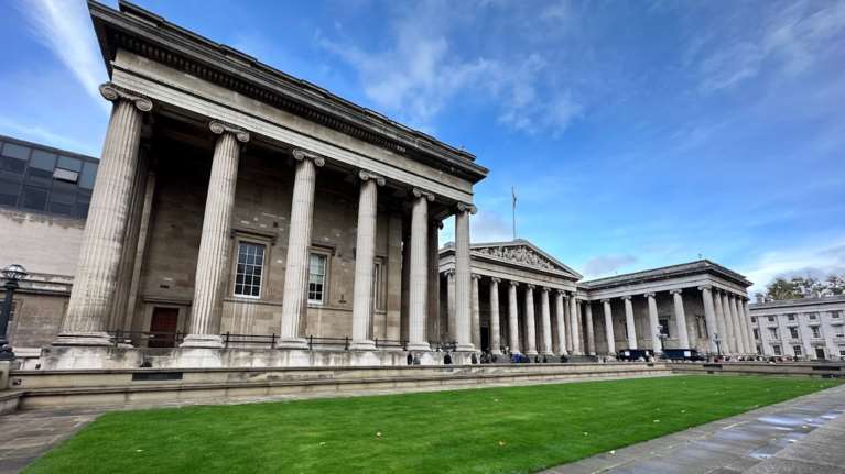 Βρετανικό Μουσείο: Σάλος με δημοσίευμα για τις συνθήκες φύλαξης των Γλυπτών του Παρθενώνα - &quot;Προστατεύονται με σεντονόπανο&quot;