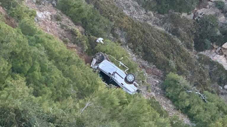 Τραγωδία στην Κερατέα: Νεκρός ο 25χρονος οδηγός του αυτοκινήτου που έπεσε σε γκρεμό 70 μέτρων