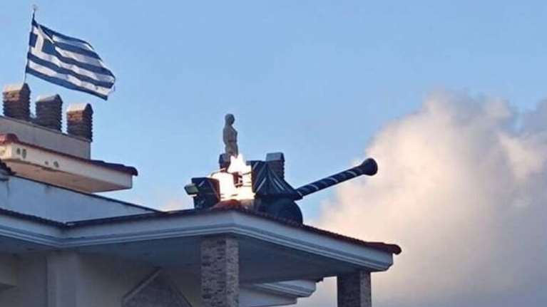 Αχαΐα: Απίστευτο κι όμως αληθινό - Έκανε το σπίτι του...&quot;στρατόπεδο&quot;! [Εικόνες]