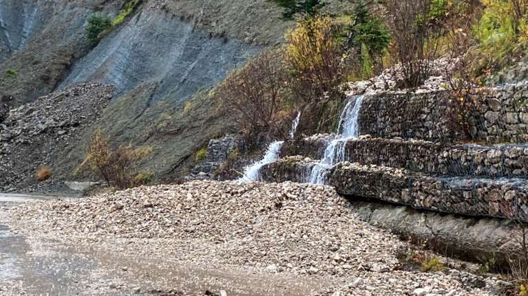 Κακοκαιρία στην Ήπειρο: Πτώσεις βράχων και διακοπή ηλεκτροδότησης από την έντονη βροχόπτωση [βίντεο]