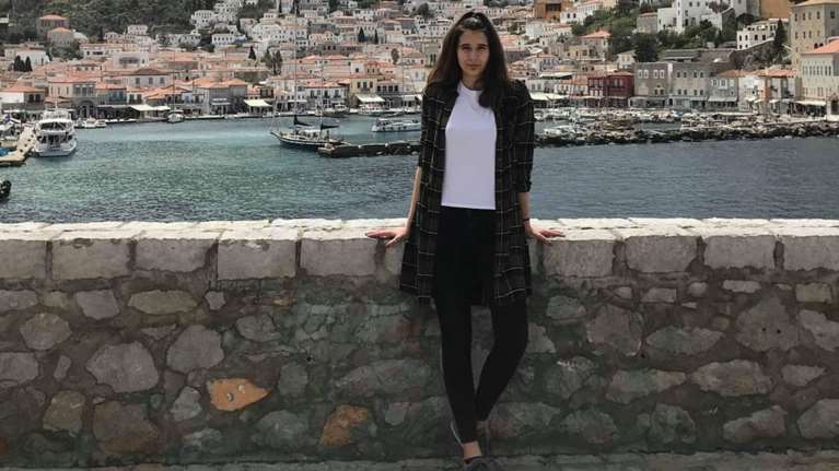 Εξετάζεται η δηλητηρίαση για τον θάνατο της 19χρονης Θάλειας - Το fast food στην Τυνησία και το εξάνθημα στο πόδι που προβληματίζει