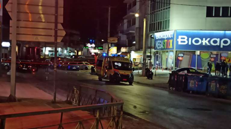 Μαφιόζικη εκτέλεση στη Μεταμόρφωση - Αυτόπτης μάρτυρας: Συζητούσε με δύο κοπέλες και τον πυροβόλησαν 3-4 φορές