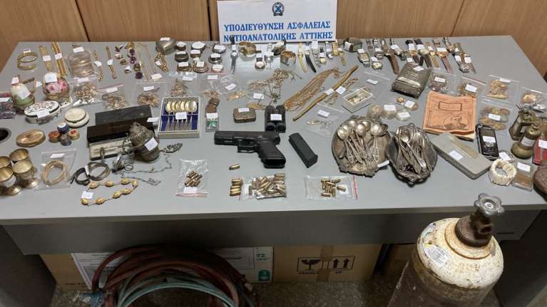 "Εδεσαν" σπείρα που είχε ρημάξει τα νότια προάστια της Αττικής: Πάνω από 700.000 ευρώ η λεία τους