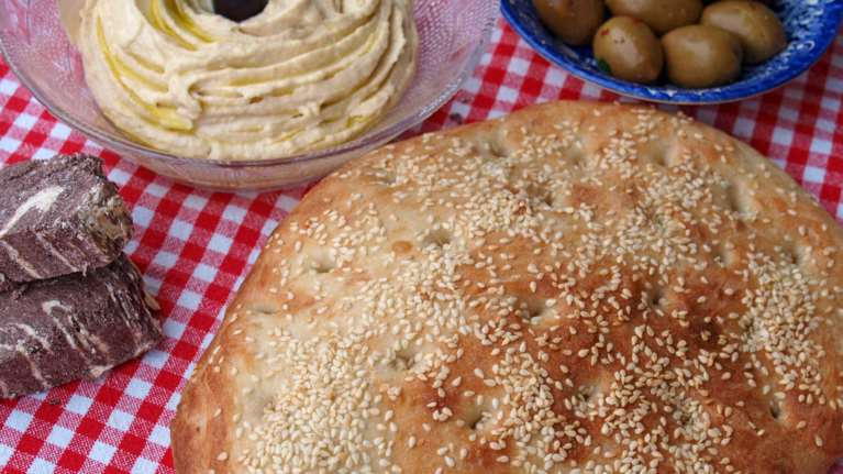 Πετρετζίκης: Συνταγή για την πιο εύκολη και πετυχημένη λαγάνα