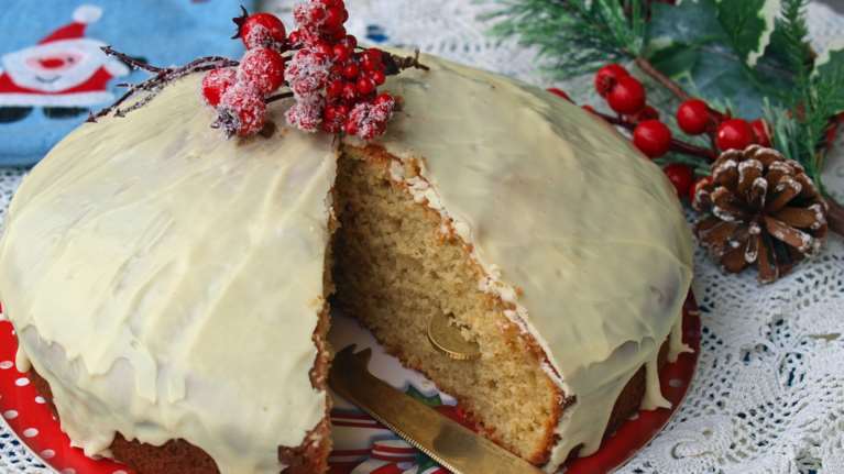 Συνταγή: Πανεύκολη βασιλόπιτα χωρίς μίξερ - Αφράτη, μοιάζει με ζαχαροπλαστείου