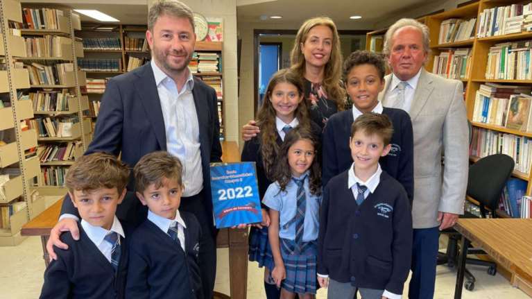 Ο Νίκος Ανδρουλάκης στο Μόντρεαλ: Επισκέφθηκε το σχολείο της ομογένειας [Εικόνες]