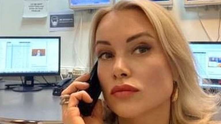 Ρωσία: Νέο ένταλμα σύλληψης για την δημοσιογράφο Μαρίνα Οφσιάνικοβα - Έχει διαφύγει στο εξωτερικό;