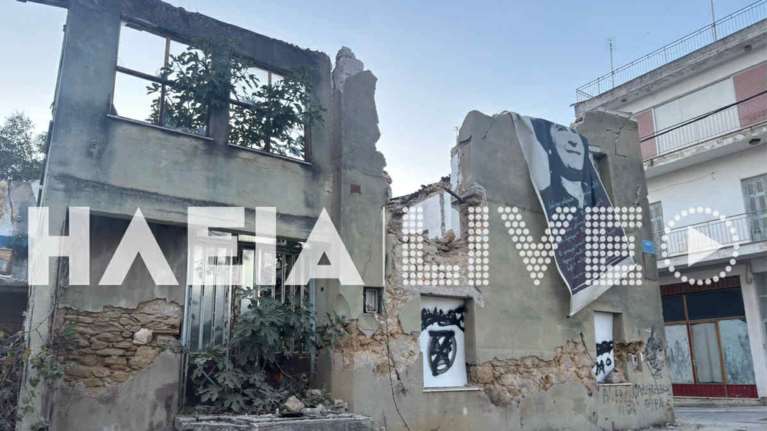 Πύργος Ηλείας: Κατέρρευσε κτίριο στην πλατεία Θεοδωράκη - Αναστάτωση και ζημιές σε αυτοκίνητα [εικόνες]