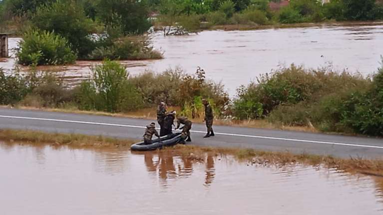 Κακοκαιρία Daniel: Είναι 100% πνιγμένη στο σπίτι μόνη της - Συγκλονίζει η κόρη κατάκοιτης 97χρονης στον Παλαμά [βίντεο]
