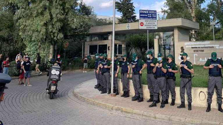 Πανεπιστημιακή Αστυνομία: Ξεκίνησαν οι περιπολίες στου Ζωγράφου - Πρεμιέρα με συγκεντρώσεις φοιτητών που αντιδρούν [Εικόνες]