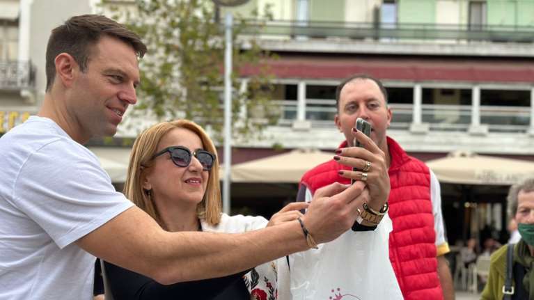 Κασσελάκης από Καλαμάτα: Οι πολιτικοί πρέπει να είναι μέσα στην κοινωνία χωρίς προειδοποίηση