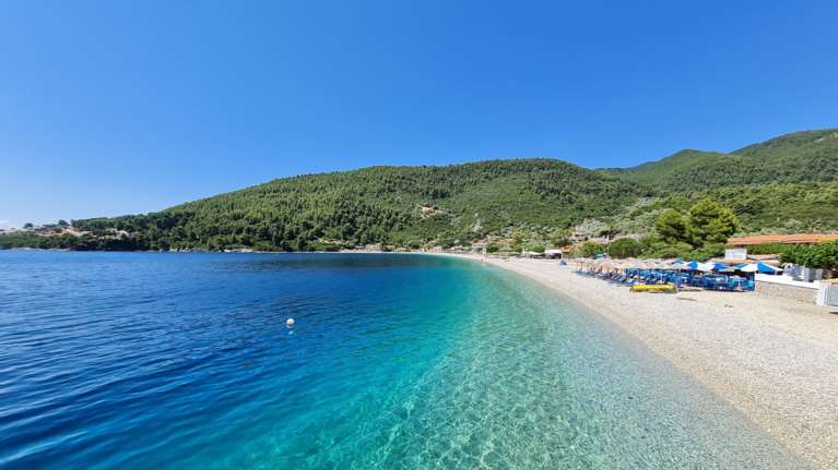 Σκόπελος: 79χρονη πέθανε ξαφνικά μόλις βγήκε από τη θάλασσα