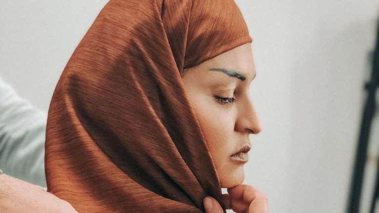 Η απίστευτη μεταμόρφωση διάσημης Ελληνίδας ηθοποιού σε... Μπουμπουλίνα