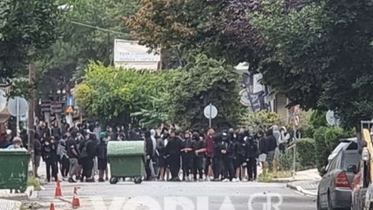 ΕΠΑΛ Ευόσμου: Νέο σκηνικό έντασης με οδοφράγματα, κουκουλοφόρους και πετροπόλεμο - 38 προσαγωγές