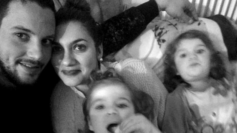 Ξεσπά η μητέρα των τριών παιδιών στην Πάτρα: "Ψάχνουν ντε και καλά για δολοφόνο..." - Η αναφορά στον Αναγνωστόπουλο