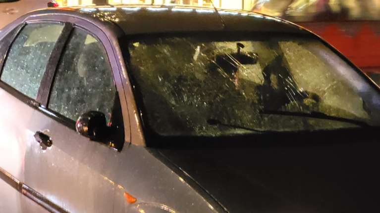 Παραλίγο τραγωδία στη Λάρισα: 39χρονη έγκυος παρασύρθηκε από ΙΧ αυτοκίνητο [εικόνες]