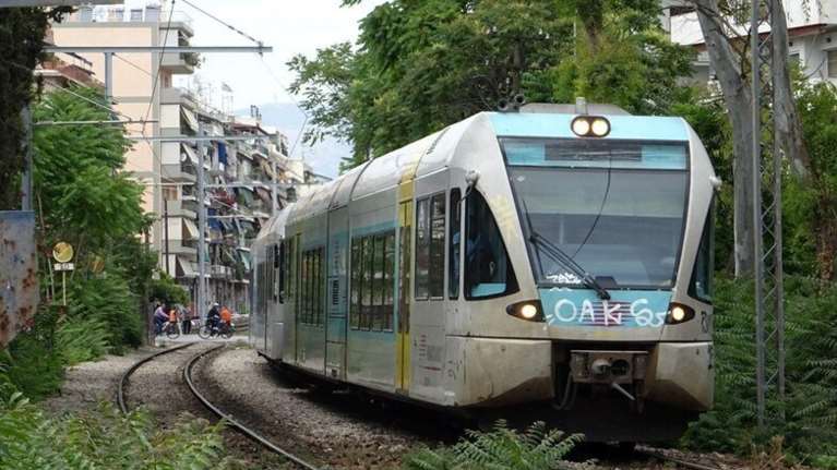 Προαστιακός: Άνδρας έβγαλε μαχαίρι και απείλησε 29χρονη μέσα σε βαγόνι στον Προαστιακό