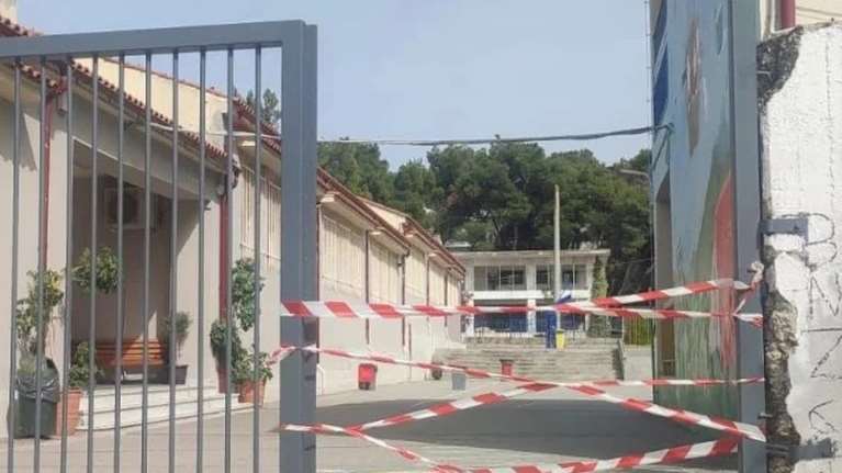 Κηφισιά: Συνελήφθη ο σιδεράς και οι δύο γιοι του για την καγκελόπορτα που καταπλάκωσε μαθητές- &quot;Η πόρτα ήταν καινούργια&quot;