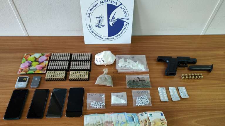 Τρεις συλλήψεις σε επιχείρηση της Δίωξης Ναρκωτικών στην περιοχή της Αγίας Βαρβάρας - Αναζητείται 47χρονος