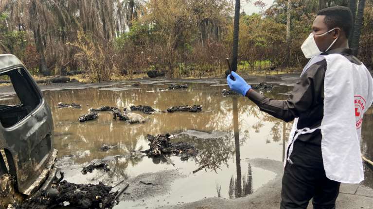 Μακελειό στη Νιγηρία: Τουλάχιστον 110 νεκροί από έκρηξη σε παράνομο διυλιστήριο