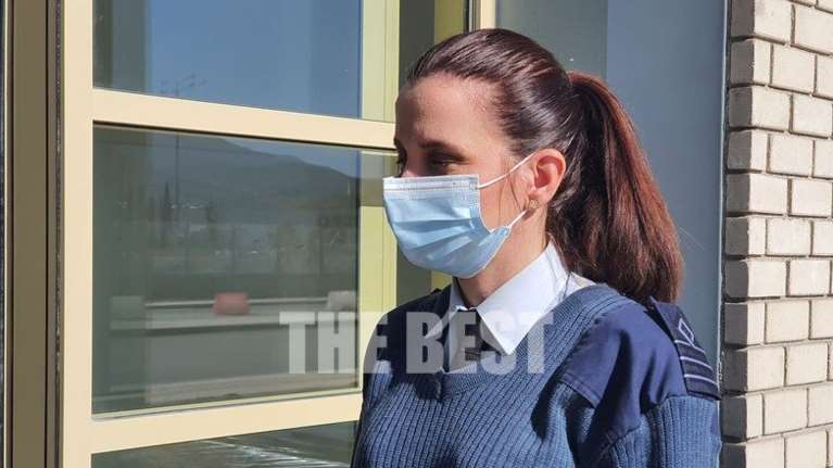 Μαρία Κουράκου: Η όμορφη επισμηναγός που έχει το πρόσταγμα στο mega εμβολιαστικό κέντρο της Πάτρας