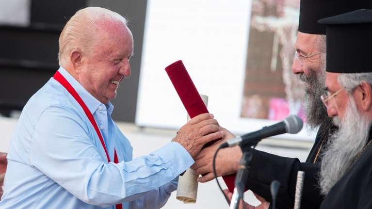 Με την ανώτατη διάκριση της Εκκλησίας της Κρήτης τιμήθηκε ο ιδρυτής της Grecotel κ. Νίκος Δασκαλαντωνάκης