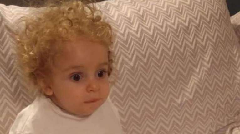 Βγήκε νικητής ο μικρός Παναγιώτης - Ραφαήλ: Στέκεται ξανά στα πόδια του μετά τη θεραπεία [βίντεο]