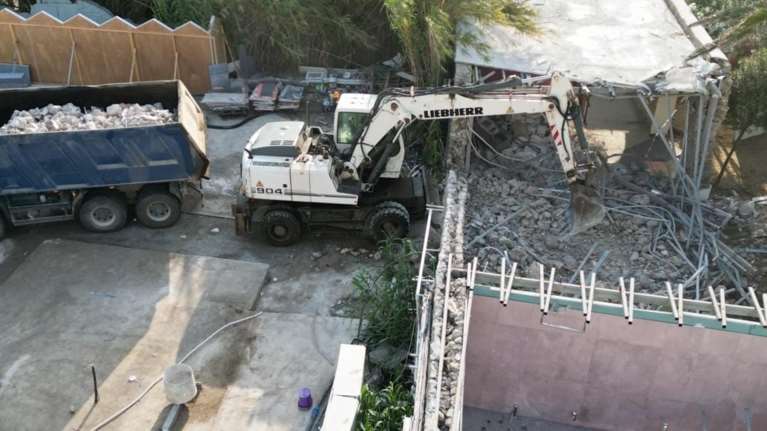 Μύκονος: Κατεδαφίζουν αυθαίρετα του Nammos - Έπιασαν δουλειά οι μπουλντόζες στην Ψαρρού